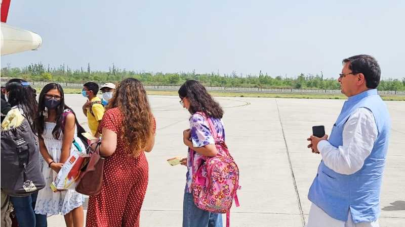cm pushkar dhami in airport 1