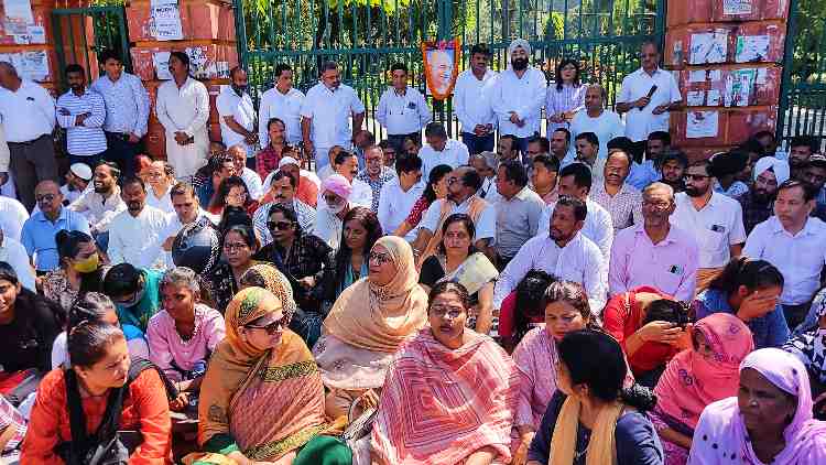 congress protest for ankita murder case