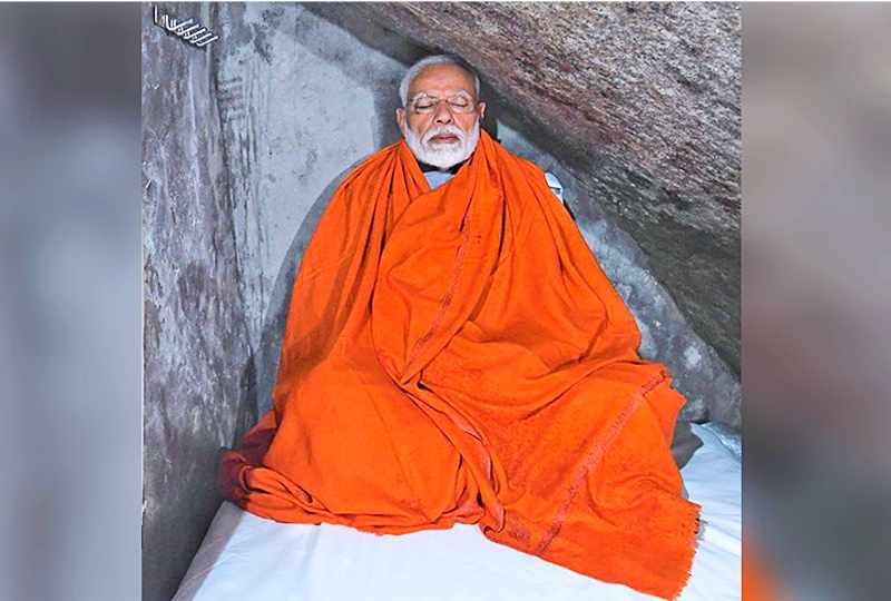 pm modi in kedarnath cave