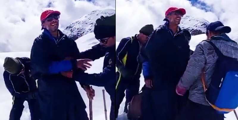 trekkers in kedarnath