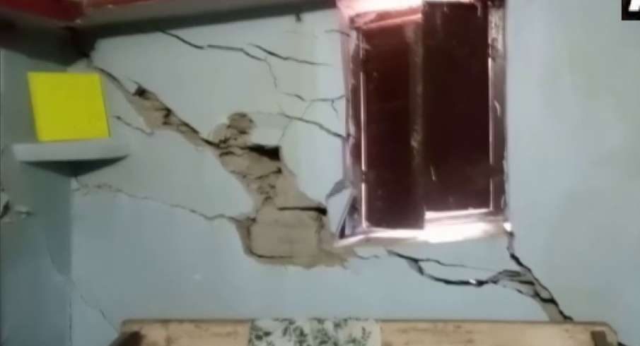 cracks in houses in karnaprayag