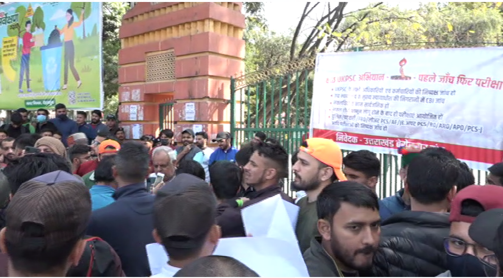 berojgar dharna