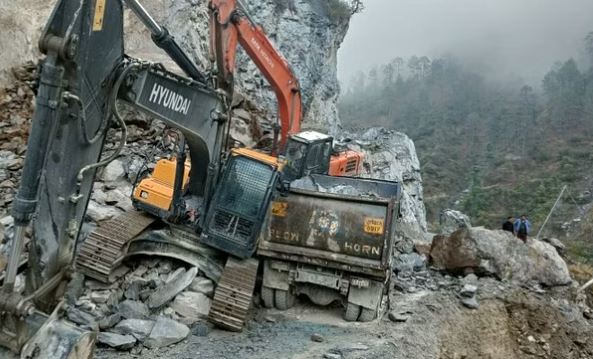 GANGOTRI HIGHWAY PAR HADSA