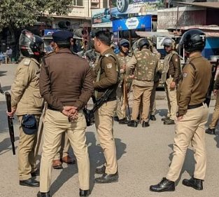 police doon पुलिस
