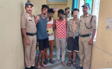 KANWADIYON KI DABANGAYI कांवड़ियों ने टिहरी में दिखाई दबंगई