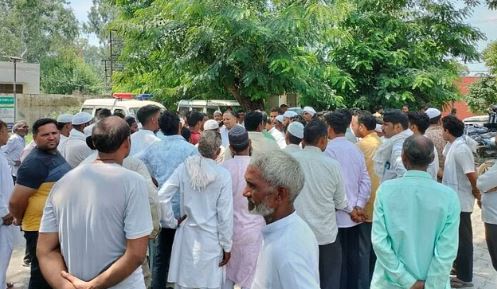 ROORKEE hadsa ट्रैक्टर ट्राली ने बाइक सवार को मारी जोरदार टक्कर, तीन की मौत