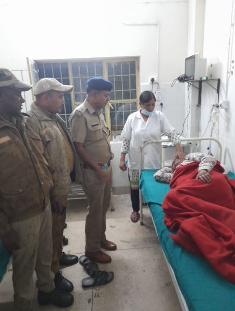 BUJURG MAHILA KI JAAN BACHAYI टिहरी पुलिस ने बचाई बुजुर्ग महिला की जान