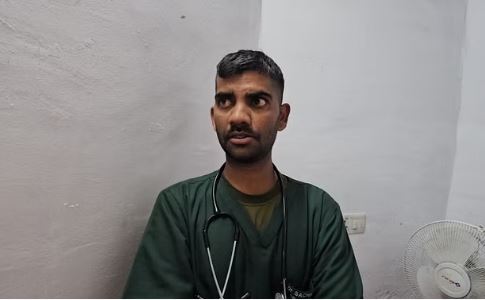 DOCTOR BANKAR GHUM RAHA YUVAK GIRAFTAR एम्स में फर्जी डॉक्टर बनकर घूम रहे युवक को स्टाफ ने पकड़ा