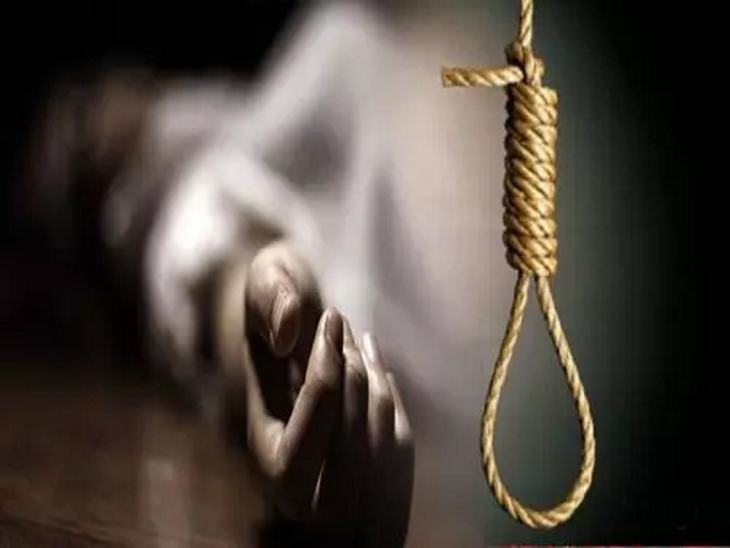 685 farmers committed suicide in Maharashtra this year, the name of the biggest farmer of the district, agriculture minister, is recorded.