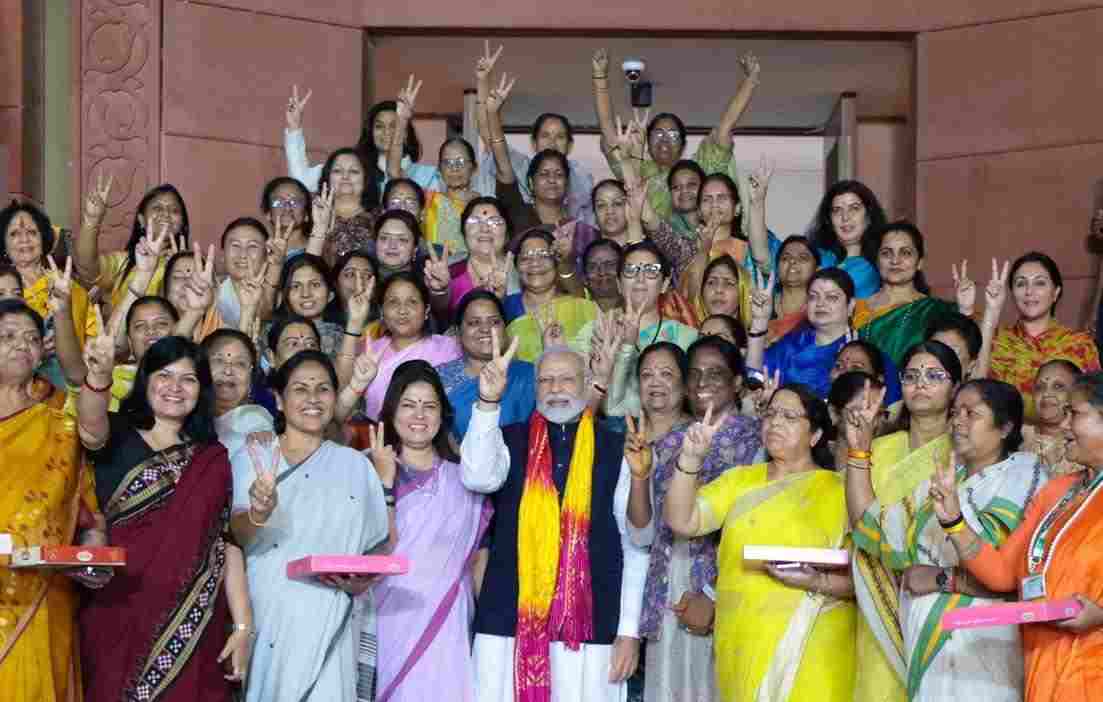 Nari Shakti Vandan law passed, women MPs said if Modi is there then it is possible, PM congratulated
