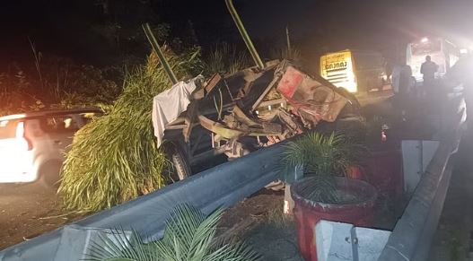 HADSA टूरिस्ट बस ने मारी ट्रैक्टर ट्राली को टक्कर, हादसे में पिता-पुत्र की मौत
