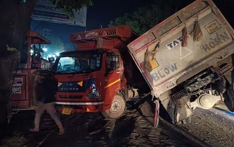 hadsa डंपर और कंटेनर की जोरदार भिड़ंत, चपेट में आई मैक्स