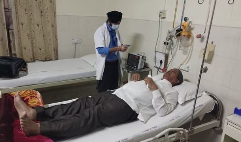 हरीश रावत को किया जौलीग्रांट अस्पताल में भर्ती