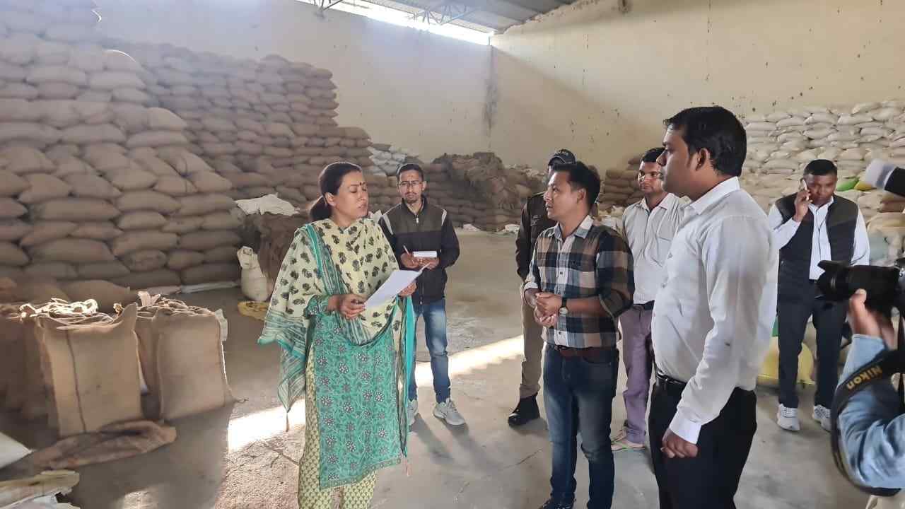 राइस मिलो पर खाद्य मंत्री की ताबड़तोड़ छापेमारी