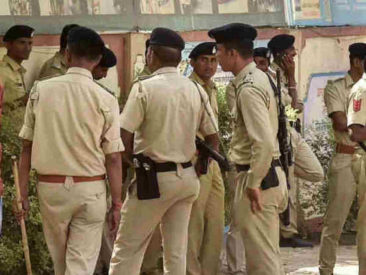 Police committed theft, stole liquor and fans from their own police station, five policemen arrested