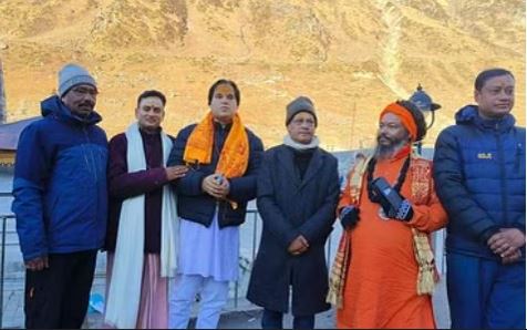 varun gandhi वरुण गांधी ने परिवार संग किए बाबा केदार के दर्शन
