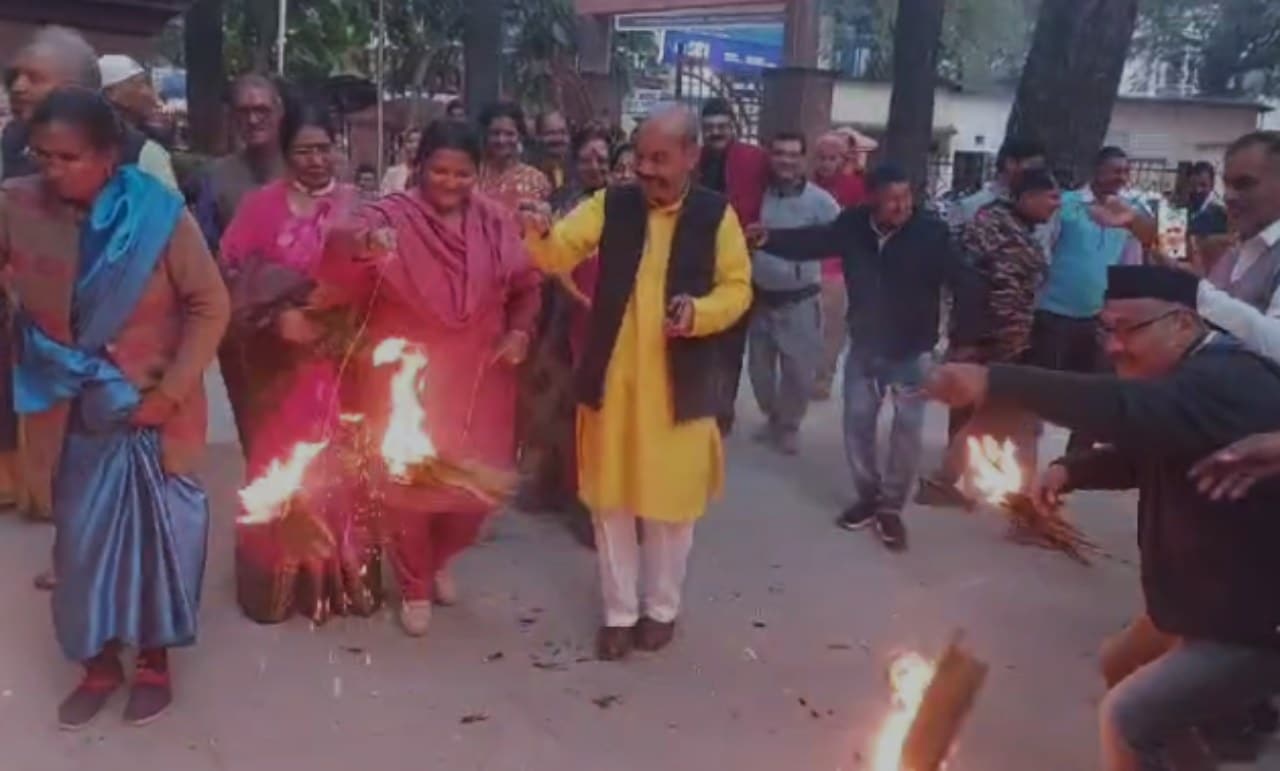 इगास (2)