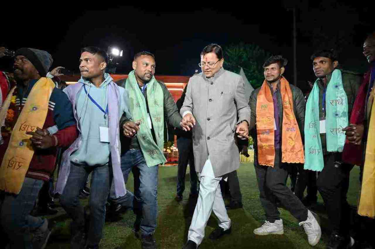 सीएम धामी डांस (1)