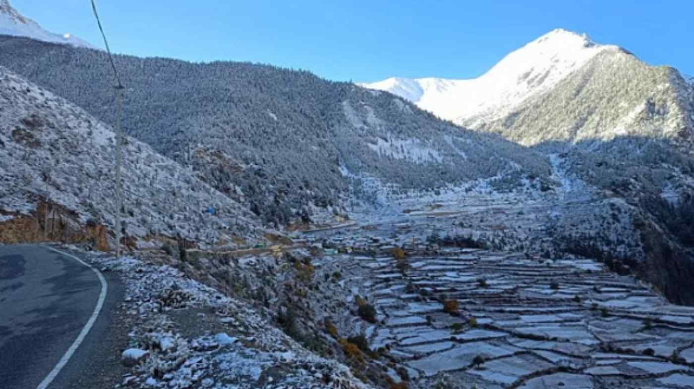 सीजन की पहली बर्फबारी