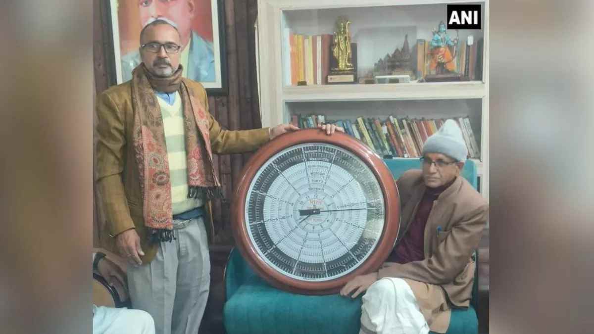 Ram temple got the gift of a unique clock, shows the time of nine countries simultaneously