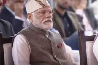 पीएम मोदी पहाड़ी लुक