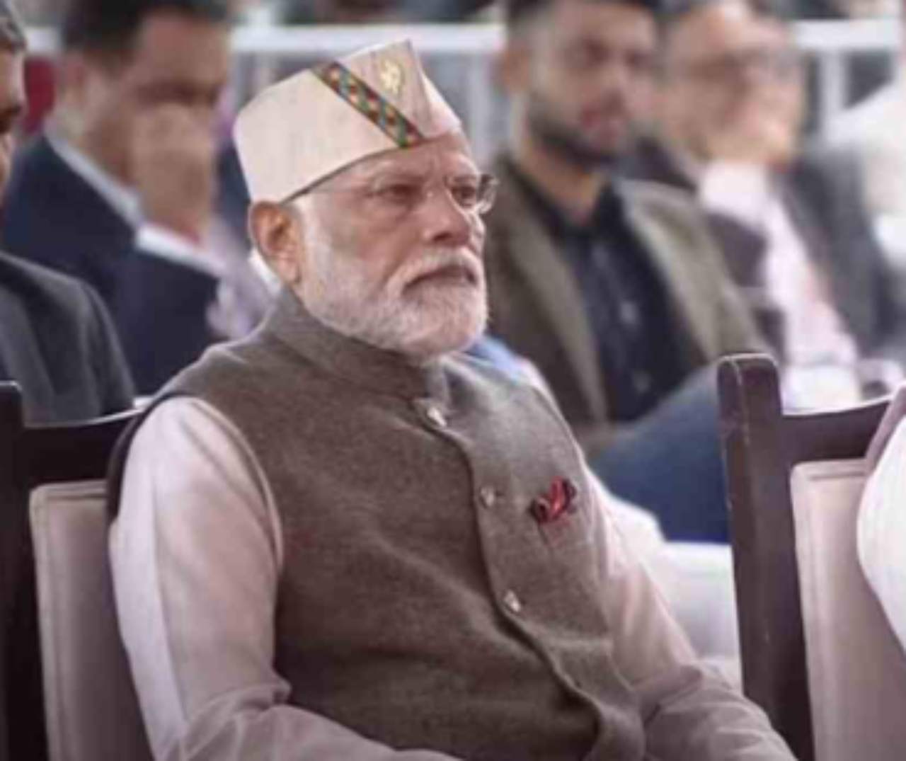 पीएम मोदी पहाड़ी लुक