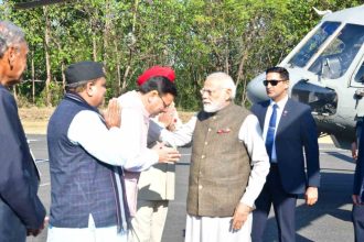 सीएम ने किया पीएम का स्वागत