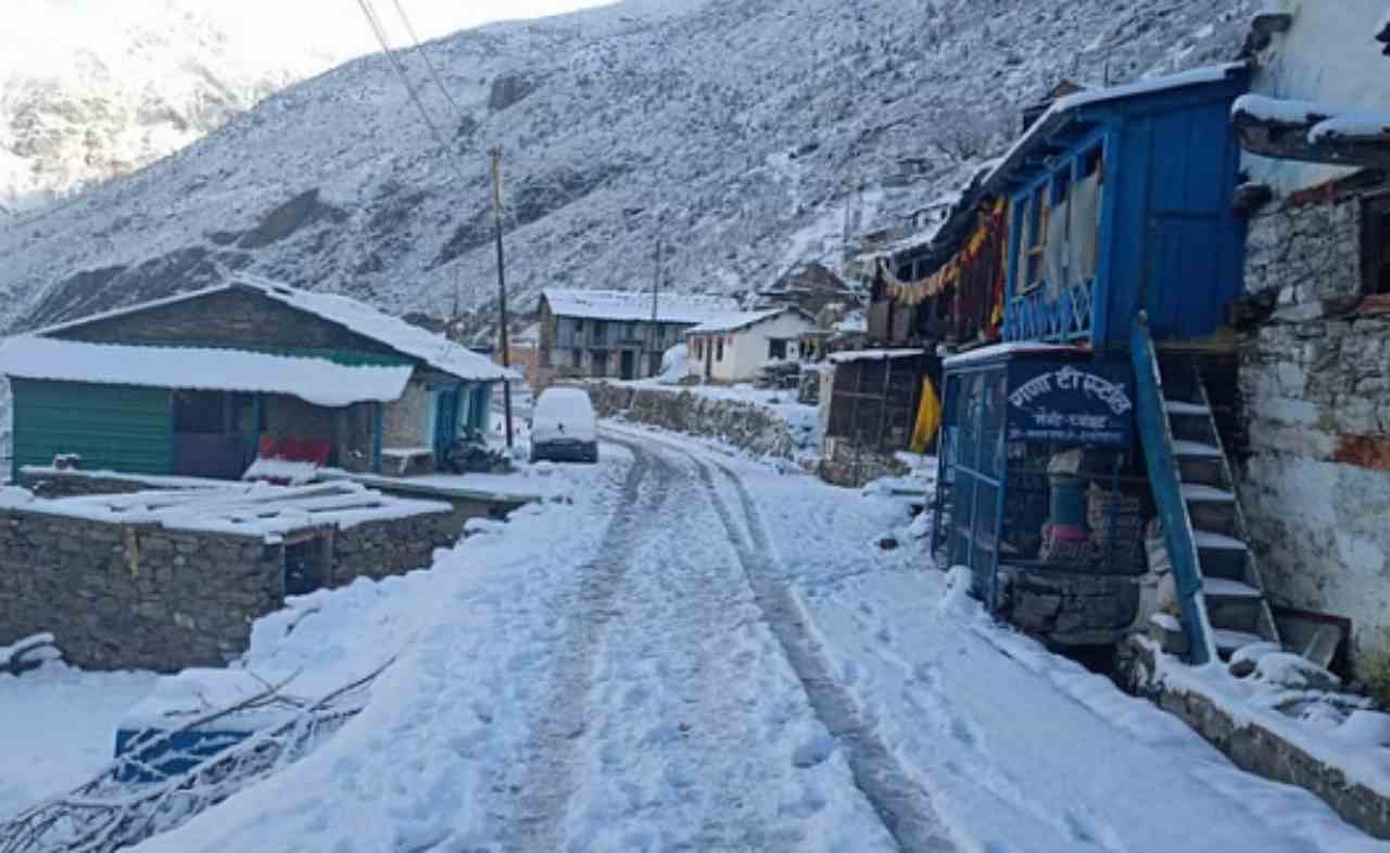 बर्फबारी नीति घाटी में