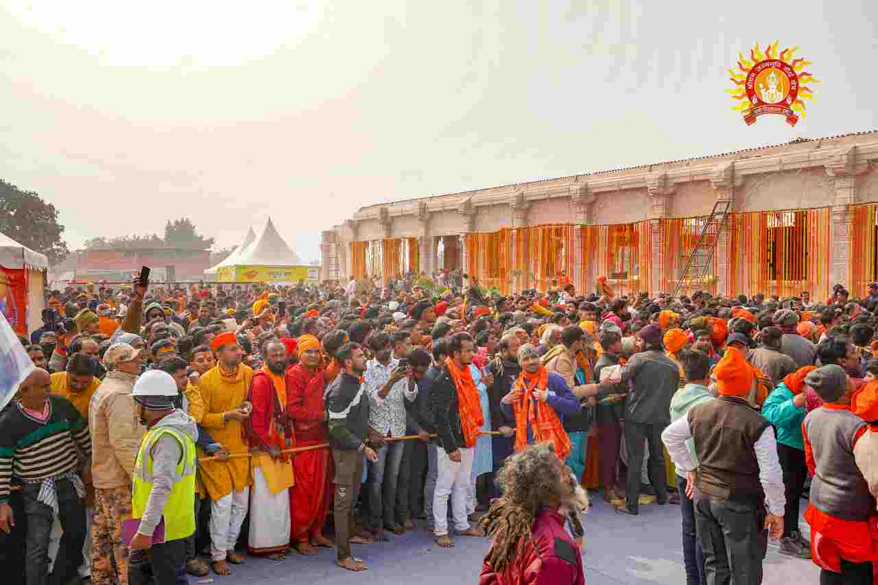 Lakhs of people are reaching Ram Mandir