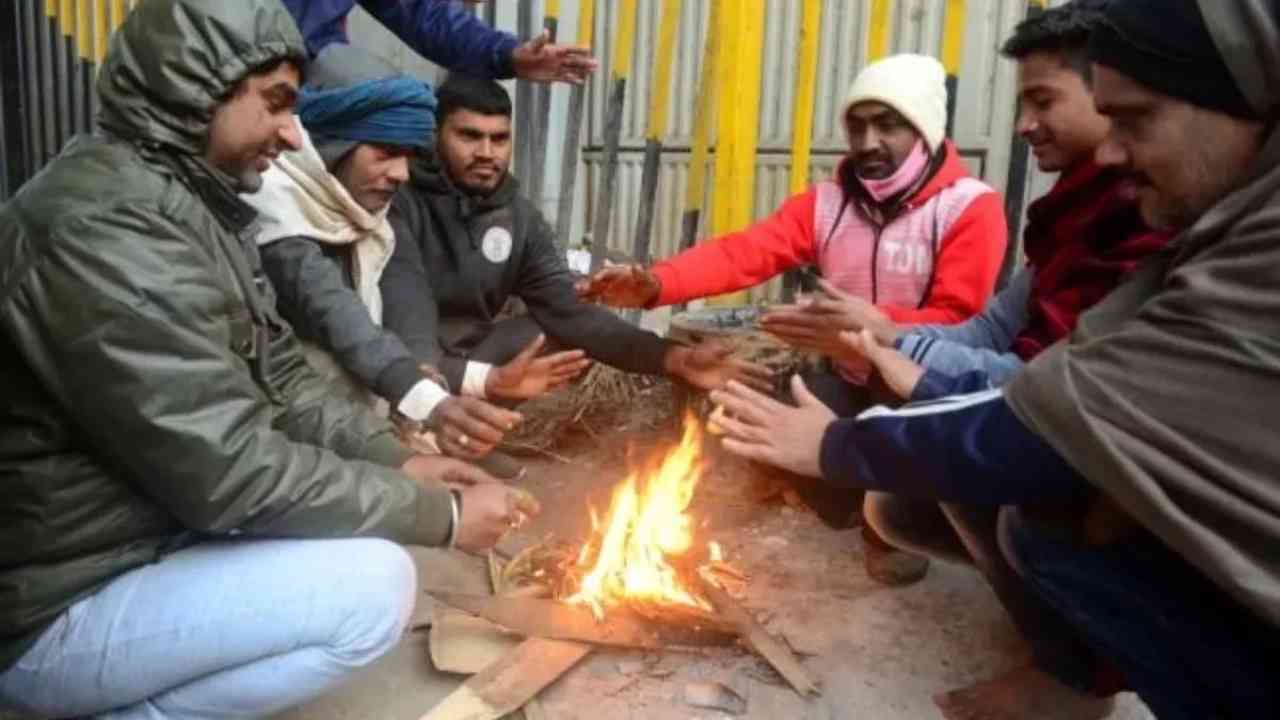 Cold wave havoc in North India, at some places the effect of fog and at some places snowfall made people freeze.