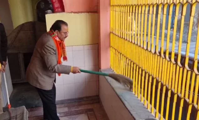 केंद्रीय राज्य मंत्री अजय भट्ट ने किया श्रमदान