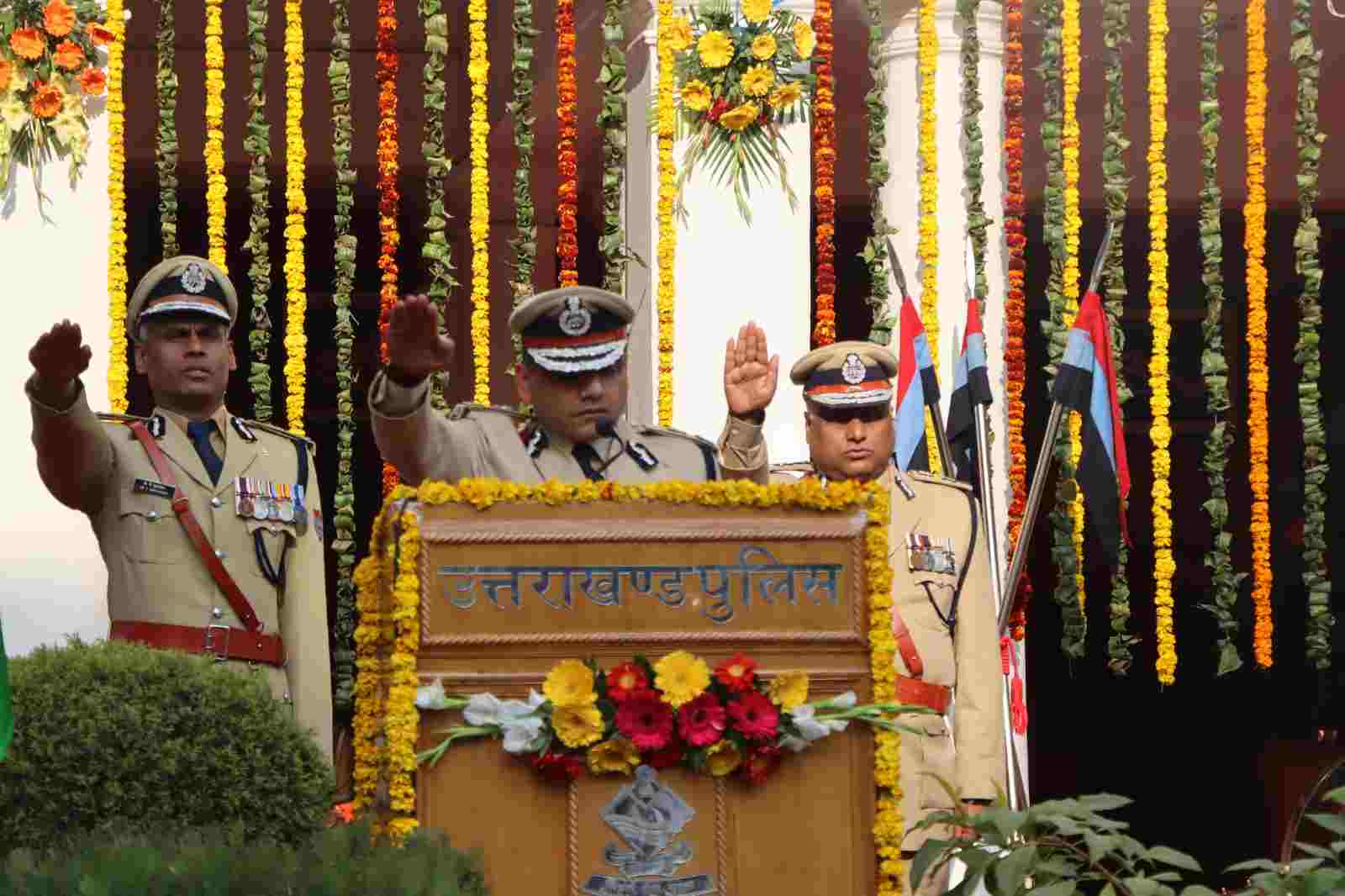 POLICE LINE PHQ में ध्वजारोहण