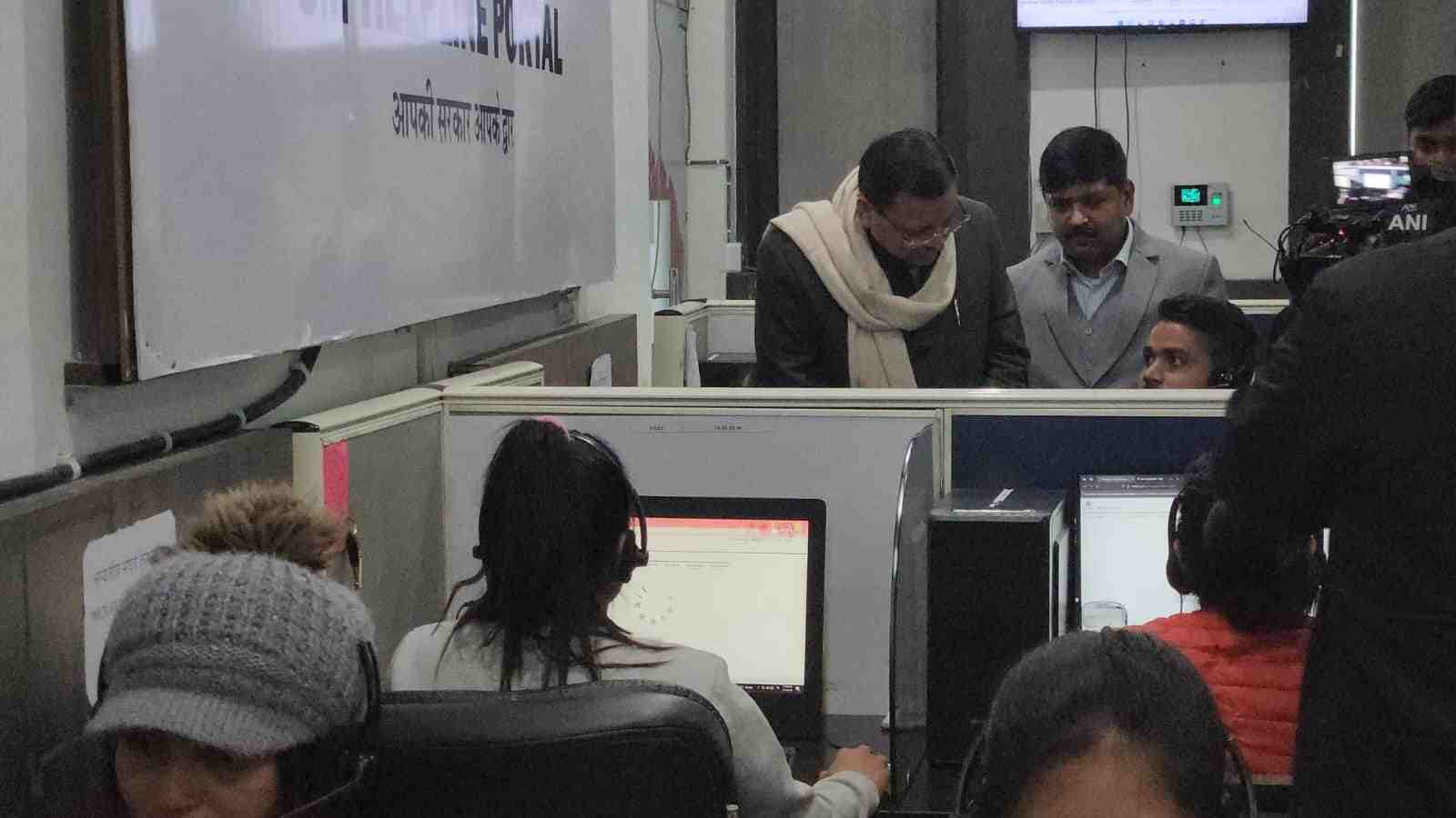 सीएम धामी ने किया 1905 कॉल सेंटर का औचक निरीक्षण