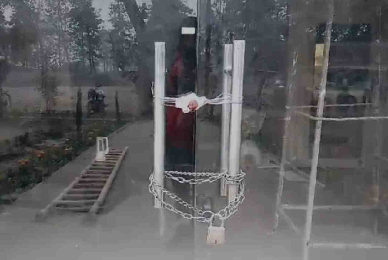 कॉलोनी सील