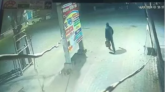 बाइक सवार बदमाशों ने सलाम बोलकर बनाया कारोबारी को निशाना, ऐसे लूट ली लाखों की रकम