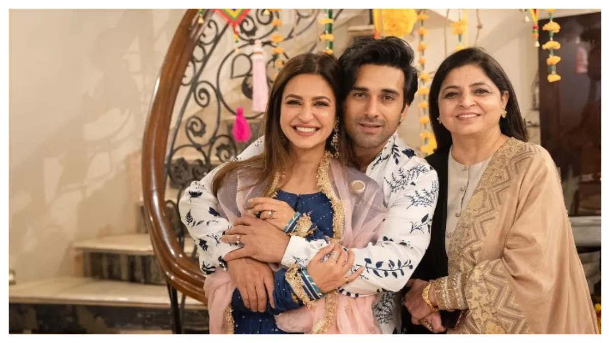 pulkit_samrat_and_kriti_kharbanda_enegagement