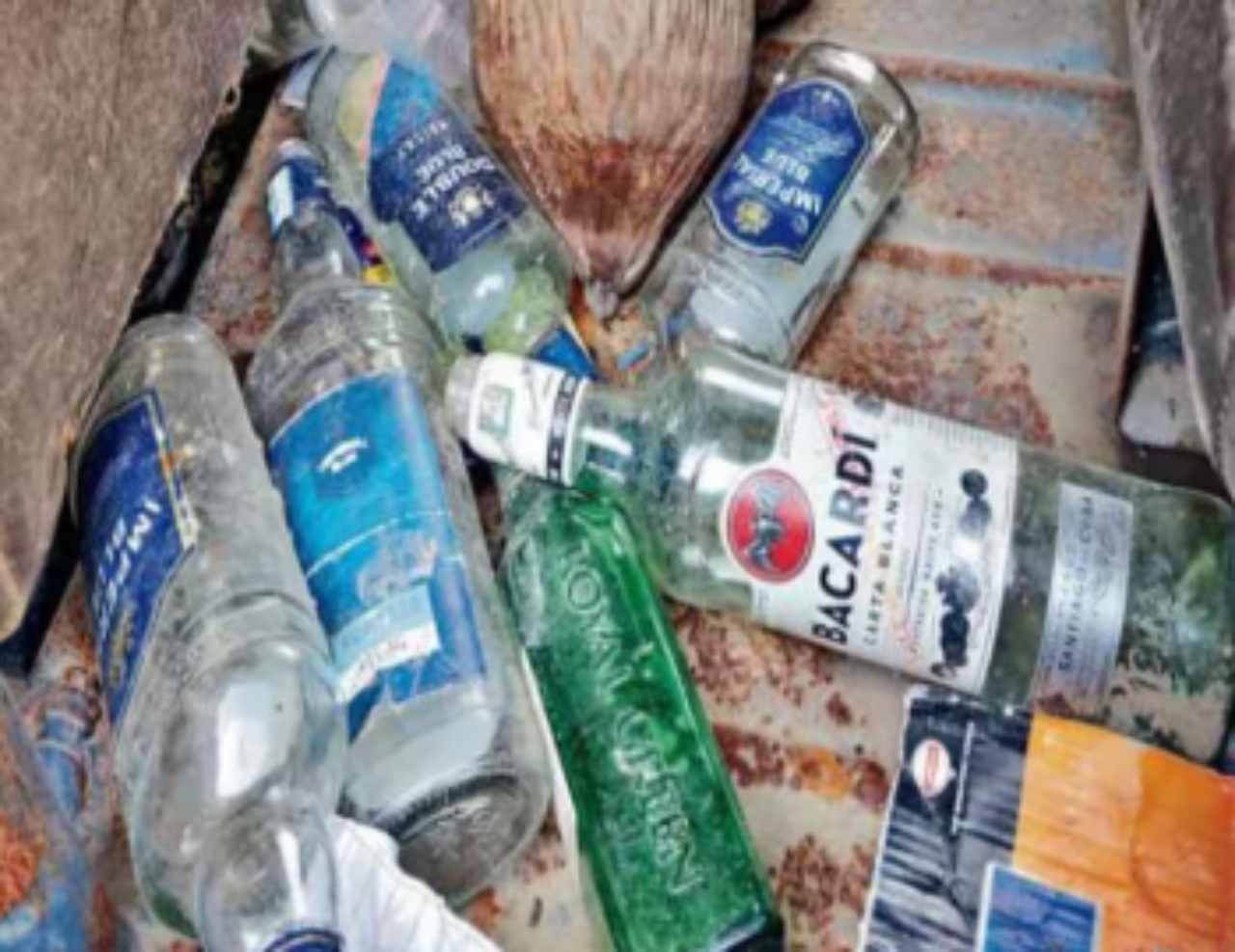 शराब की बोतलें