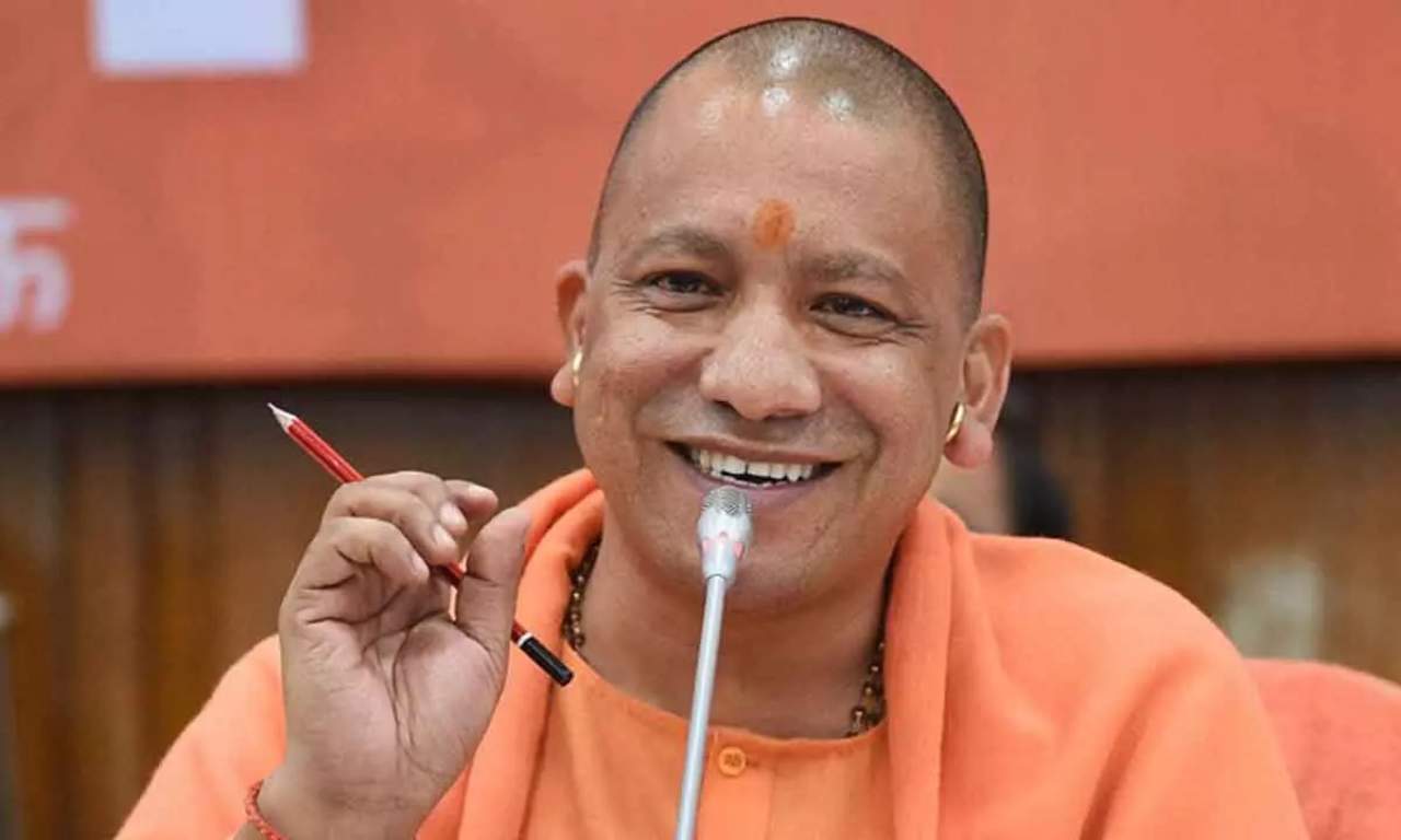 CM Yogi Adityanath left all these leaders behind in this matter