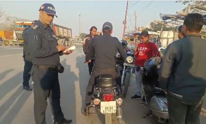 लेट मोटरसाइकिल से पटाखे बजने वालों की खैर नहीं