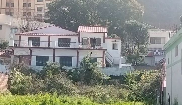 हरक सिंह रावत के पैतृक गांव पहुंची ED, जारी है छापेमारी की कार्रवाई, परिजनों से की जा रही पूछताछ