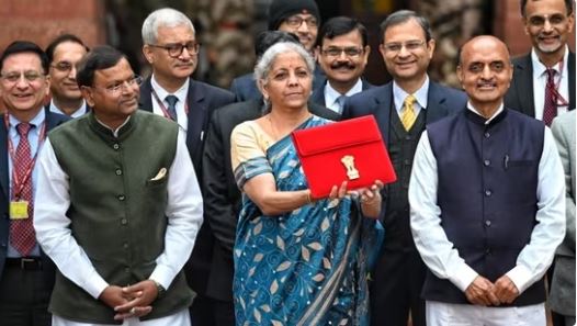 वित्त मंत्री ने संसद में पेश किया 2024 का budget, 12 पॉइंट में देखें क्या रहा बजट में खास