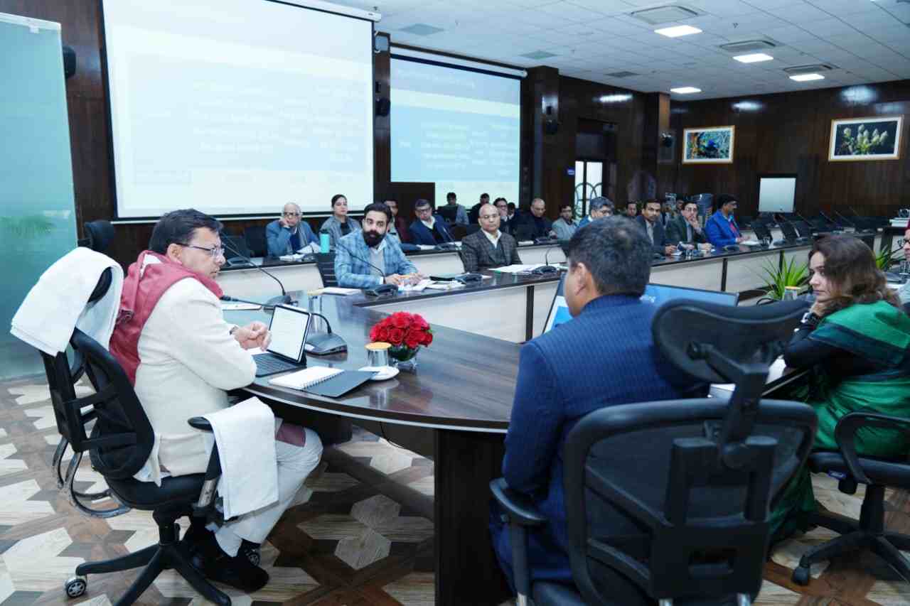 सीएम धामी ने की बाह्य सहायतित परियोजनाओं की समीक्षा, दिए ये निर्देश