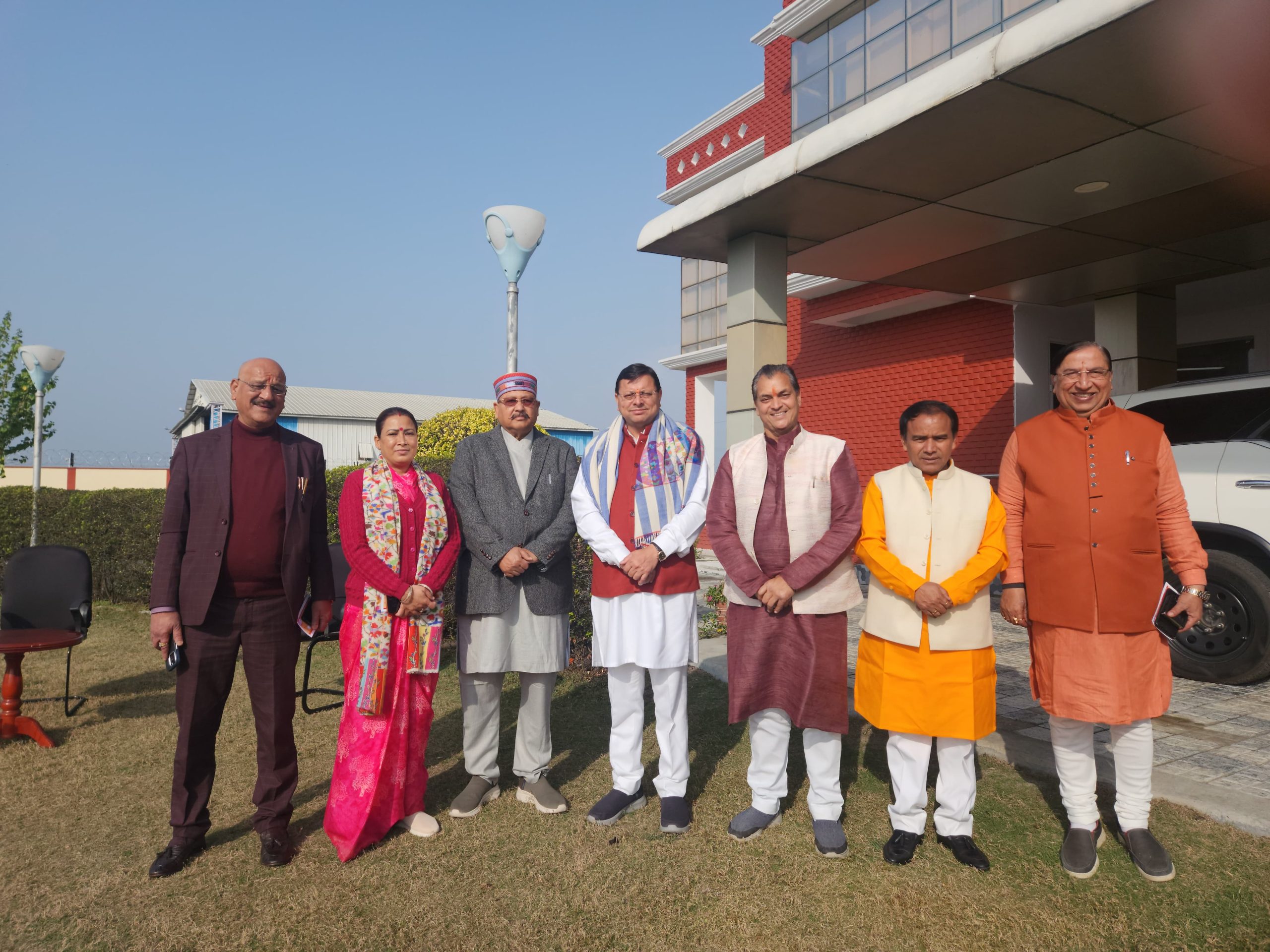 रामलला के दर्शन के लिए अयोध्या रवाना हुए सीएम धामी, सभी कैबिनेट मंत्री भी हैं मौजूद