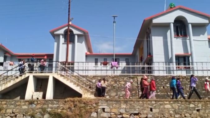 यहां स्कूल में एक साथ बिगड़ी दर्जनों बच्चों की तबियत, मची अफरा-तफरी