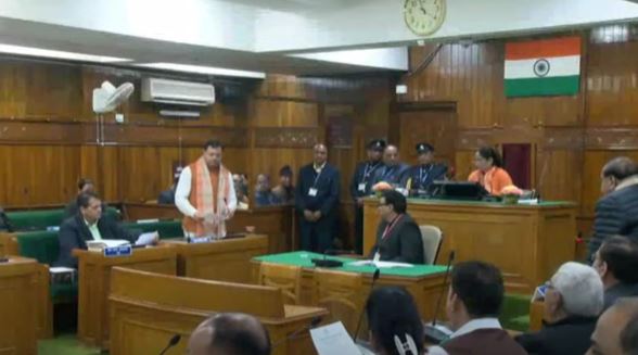 सीएम धामी ने सदन के पटल पर पेश किया UCC, लगाए जय श्री राम के नारे