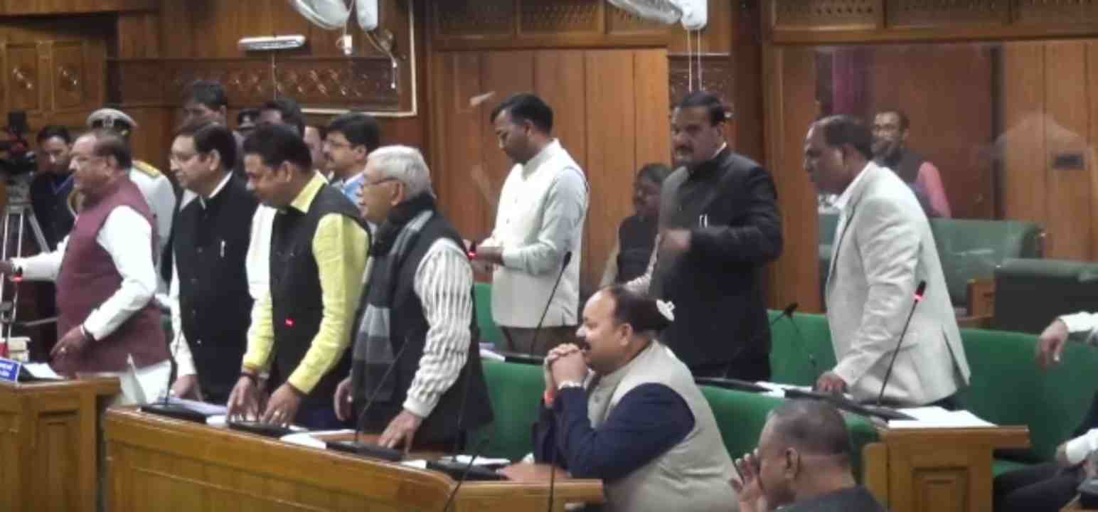 सत्र हंगामेदार