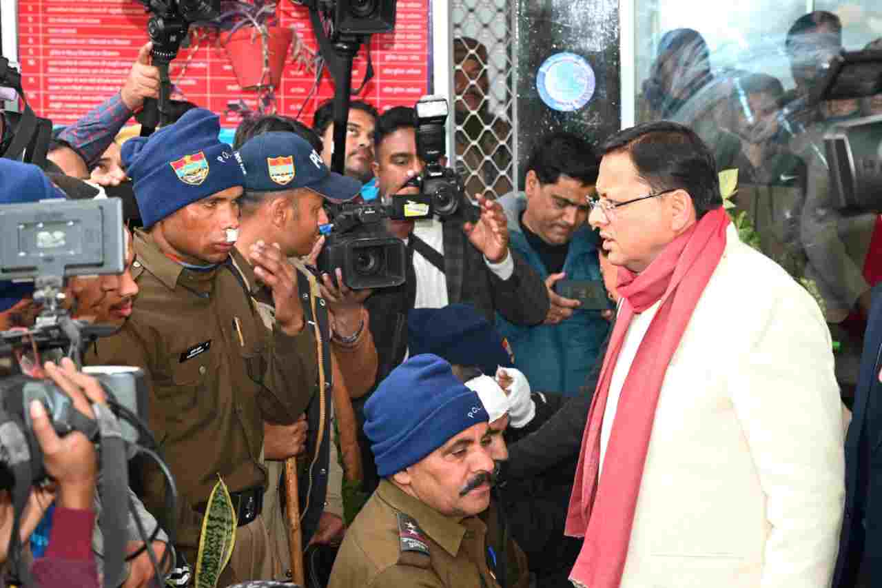 सीएम ने जाना घायलों का हाल (1)