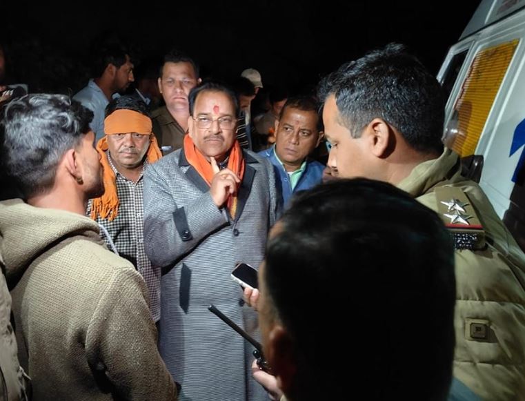 अजय भट्ट ने की मरीज की मदद