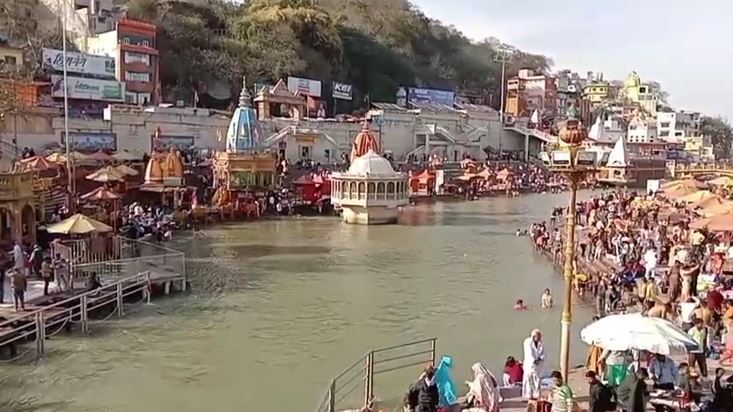 HARIDWAR हरिद्वार पहंच रही कांवड़ियों की भारी भीड़, अलर्ट मोड पर आया प्रशासन