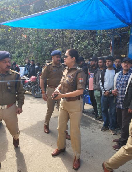 सुरक्षा व्यवस्थाओं का जायजा लेने नीलकंठ पहुंची एसएसपी श्वेता चौबे